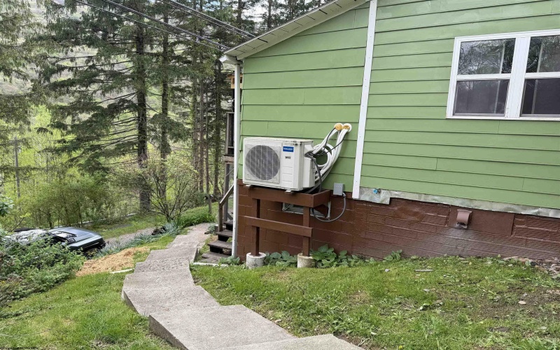 6357 Seneca Trail, Montrose, West Virginia 26283, 3 Bedrooms Bedrooms, 7 Rooms Rooms,1 BathroomBathrooms,Single Family Detached,For Sale,Seneca,10164604