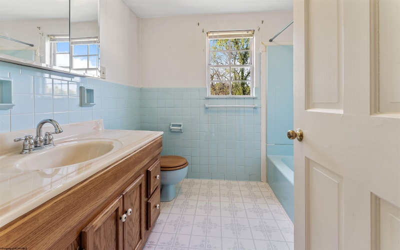 665 Killarney Drive, Morgantown, West Virginia 26505, 4 Bedrooms Bedrooms, 7 Rooms Rooms,2 BathroomsBathrooms,Single Family Detached,For Sale,Killarney,10164612