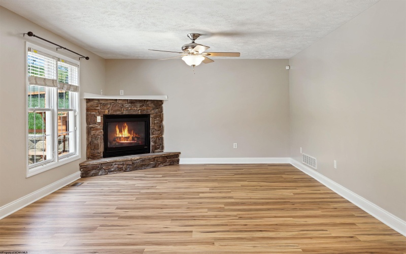 1313 Jamestown Drive, Morgantown, West Virginia 26508, 4 Bedrooms Bedrooms, 11 Rooms Rooms,3 BathroomsBathrooms,Single Family Detached,For Sale,Jamestown,10164610