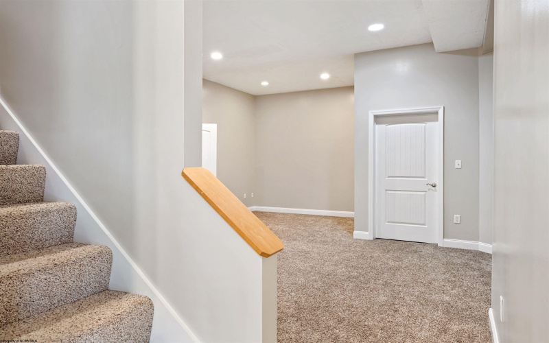 1313 Jamestown Drive, Morgantown, West Virginia 26508, 4 Bedrooms Bedrooms, 11 Rooms Rooms,3 BathroomsBathrooms,Single Family Detached,For Sale,Jamestown,10164610