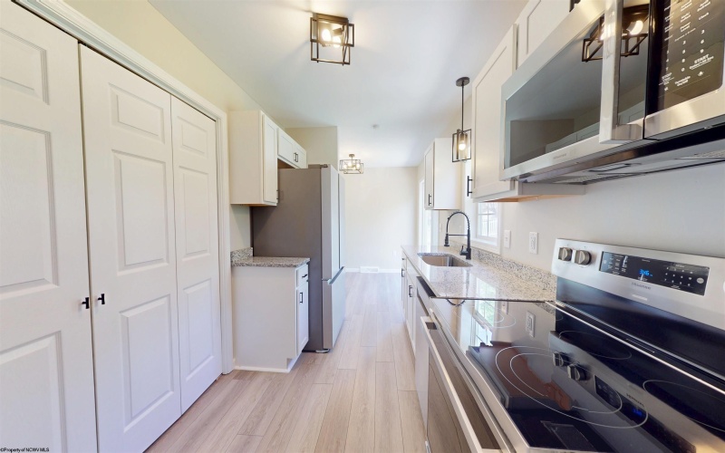 184 Fairfax Drive, Bridgeport, West Virginia 26330, 3 Bedrooms Bedrooms, 6 Rooms Rooms,1 BathroomBathrooms,Single Family Detached,For Sale,Fairfax,10164613