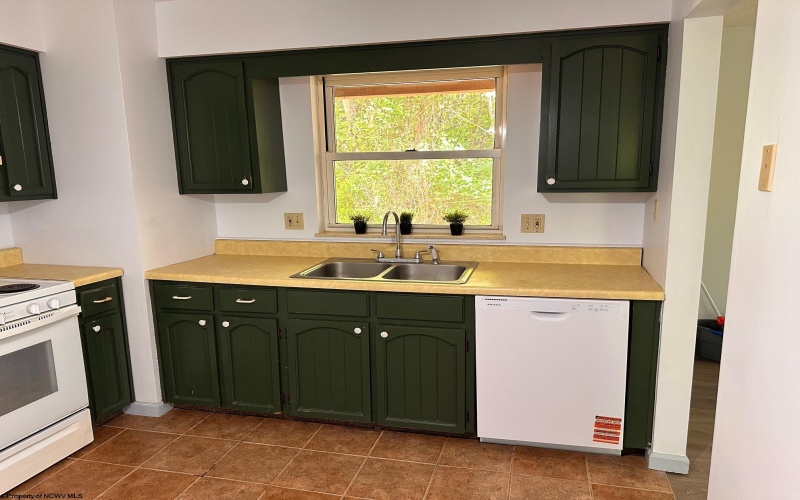 1046 White Avenue, Morgantown, West Virginia 26505, 2 Bedrooms Bedrooms, 6 Rooms Rooms,1 BathroomBathrooms,Single Family Attached,For Sale,White,10164641