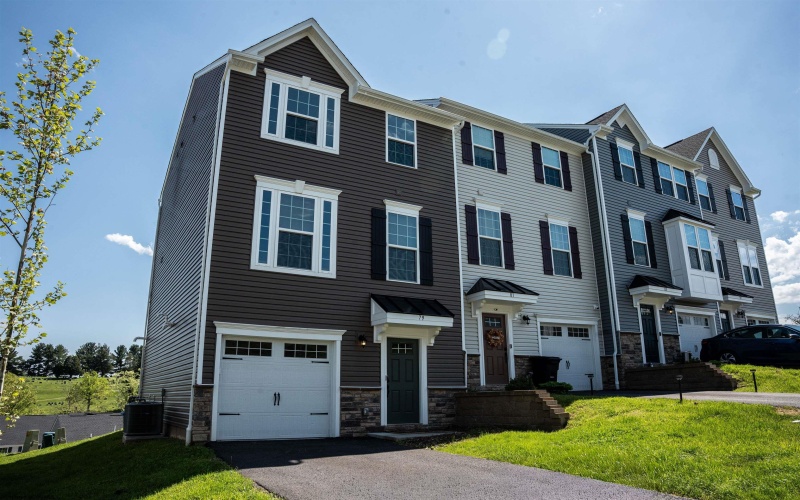 79 Hewstone Court, Morgantown, West Virginia 26501, 3 Bedrooms Bedrooms, 7 Rooms Rooms,2 BathroomsBathrooms,Single Family Attached,For Sale,Hewstone,10164639