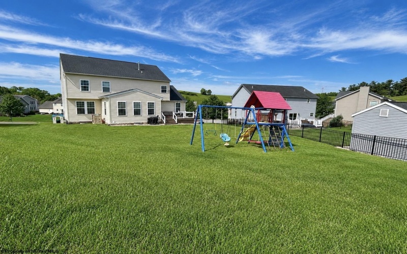 145 Kingston Drive, Bridgeport, West Virginia 26330, 5 Bedrooms Bedrooms, 9 Rooms Rooms,3 BathroomsBathrooms,Single Family Detached,For Sale,Kingston,10164636