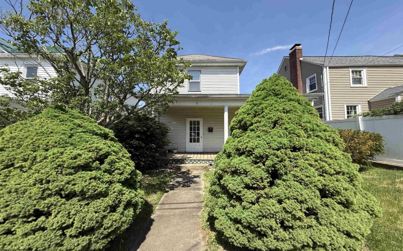 220 Vermont Avenue, Clarksburg, West Virginia 26301, 2 Bedrooms Bedrooms, 5 Rooms Rooms,1 BathroomBathrooms,Single Family Detached,For Sale,Vermont,10164619
