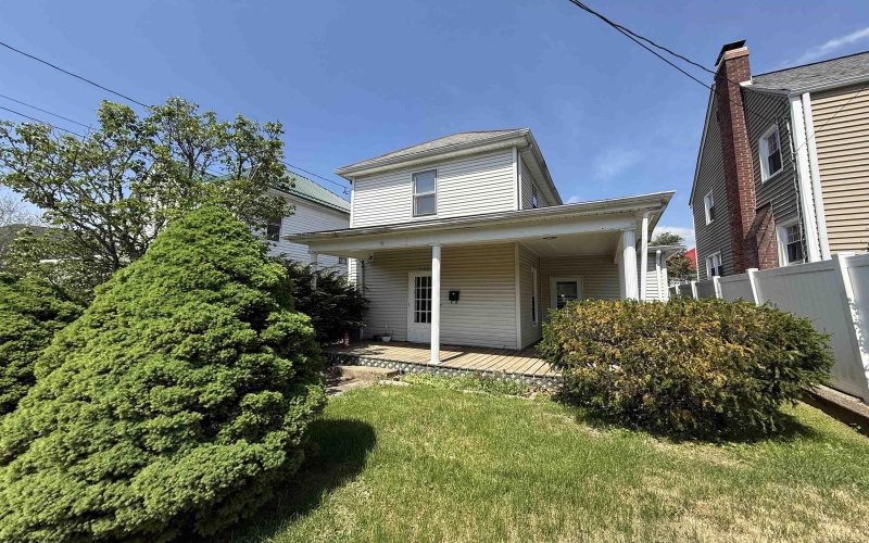 220 Vermont Avenue, Clarksburg, West Virginia 26301, 2 Bedrooms Bedrooms, 5 Rooms Rooms,1 BathroomBathrooms,Single Family Detached,For Sale,Vermont,10164619