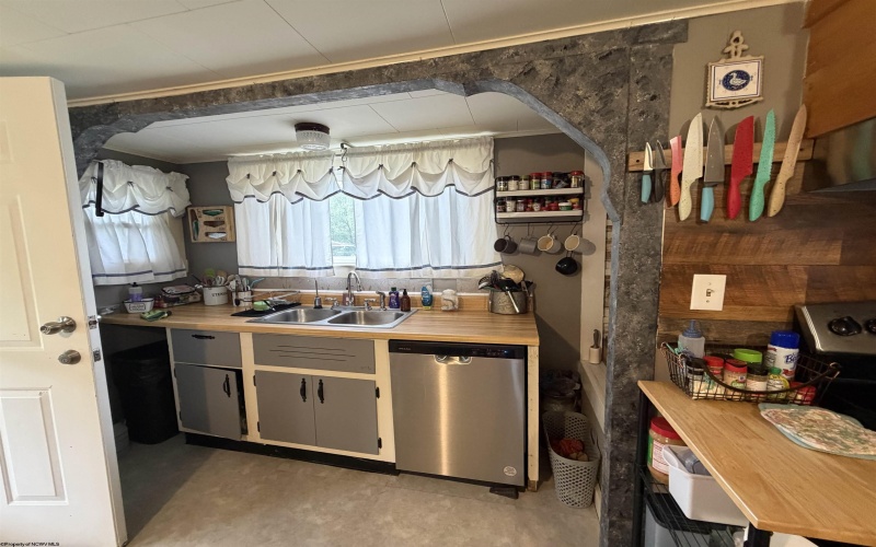 1300 Goff Avenue, Clarksburg, West Virginia 26301-1912, 3 Bedrooms Bedrooms, 6 Rooms Rooms,1 BathroomBathrooms,Single Family Detached,For Sale,Goff,10164633