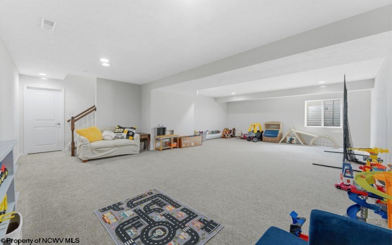 9 Highline Pass Lane, Morgantown, West Virginia 26508-0000, 4 Bedrooms Bedrooms, 10 Rooms Rooms,2 BathroomsBathrooms,Single Family Detached,For Sale,Highline Pass,10164663