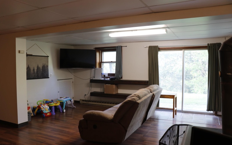 298 Tipple Road, Salem, West Virginia 26426-8046, 2 Bedrooms Bedrooms, 8 Rooms Rooms,2 BathroomsBathrooms,Single Family Detached,For Sale,Tipple,10164660