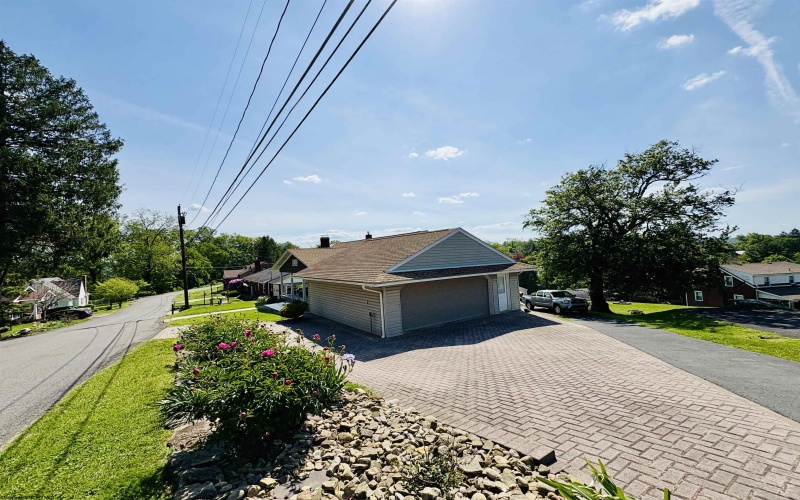 163 Broadview Avenue, Fairmont, West Virginia 26554, 2 Bedrooms Bedrooms, 5 Rooms Rooms,2 BathroomsBathrooms,Single Family Detached,For Sale,Broadview,10164657