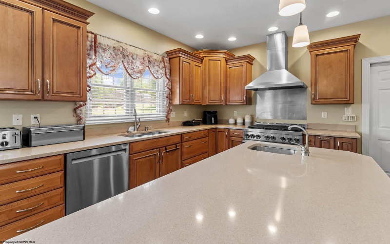 410 Santana Place, Morgantown, West Virginia 26508, 5 Bedrooms Bedrooms, 11 Rooms Rooms,3 BathroomsBathrooms,Single Family Detached,For Sale,Santana,10164649