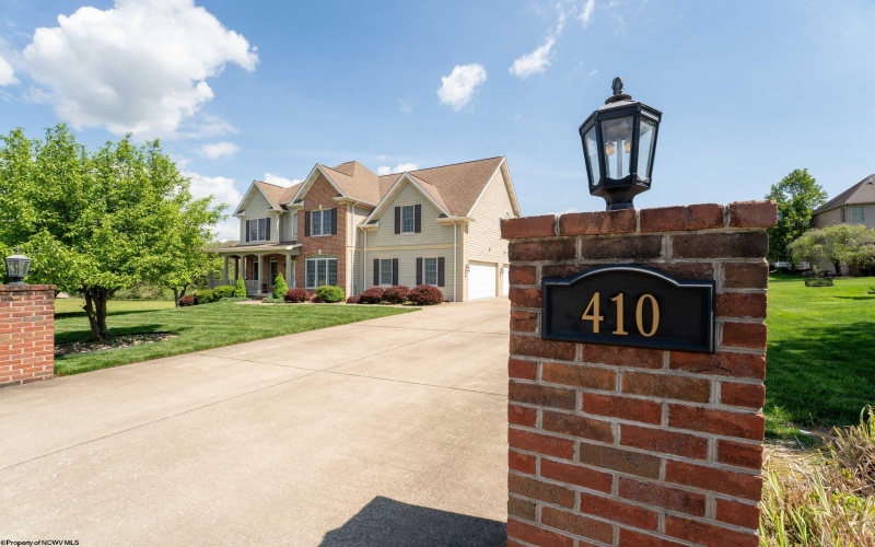 410 Santana Place, Morgantown, West Virginia 26508, 5 Bedrooms Bedrooms, 11 Rooms Rooms,3 BathroomsBathrooms,Single Family Detached,For Sale,Santana,10164649