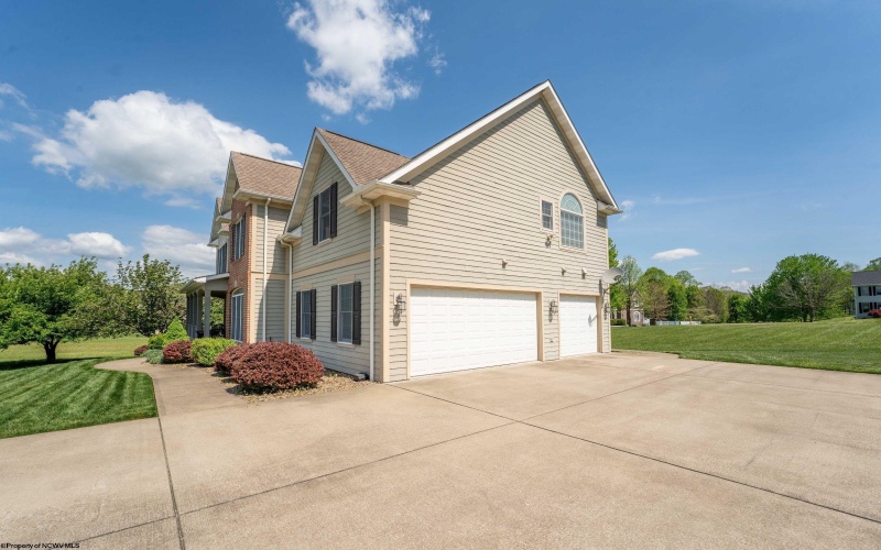 410 Santana Place, Morgantown, West Virginia 26508, 5 Bedrooms Bedrooms, 11 Rooms Rooms,3 BathroomsBathrooms,Single Family Detached,For Sale,Santana,10164649