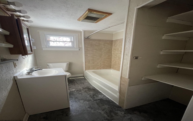 807 Indiana Avenue, Nutter Fort, West Virginia 26301-4561, 3 Bedrooms Bedrooms, 6 Rooms Rooms,1 BathroomBathrooms,Single Family Detached,For Sale,Indiana,10164647