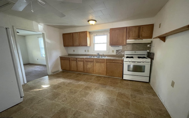 807 Indiana Avenue, Nutter Fort, West Virginia 26301-4561, 3 Bedrooms Bedrooms, 6 Rooms Rooms,1 BathroomBathrooms,Single Family Detached,For Sale,Indiana,10164647