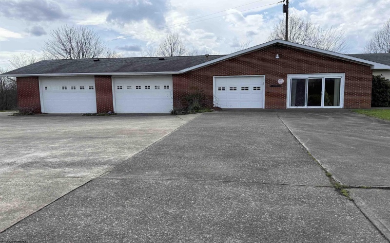 15 Pine Ridge Lane, Fairmont, West Virginia 26554, 1 Bedroom Bedrooms, 5 Rooms Rooms,3 BathroomsBathrooms,Single Family Detached,For Sale,Pine Ridge,10164655