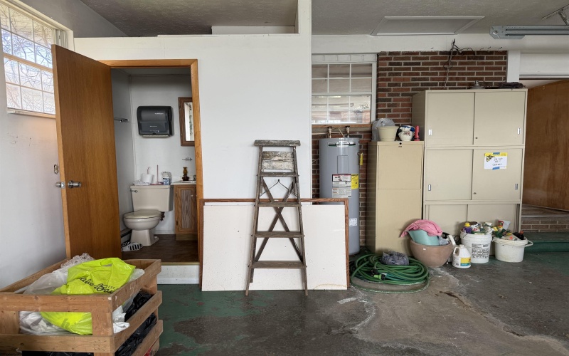 15 Pine Ridge Lane, Fairmont, West Virginia 26554, 1 Bedroom Bedrooms, 5 Rooms Rooms,3 BathroomsBathrooms,Single Family Detached,For Sale,Pine Ridge,10164655