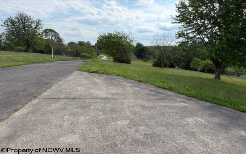 15 Pine Ridge Lane, Fairmont, West Virginia 26554, 1 Bedroom Bedrooms, 5 Rooms Rooms,3 BathroomsBathrooms,Single Family Detached,For Sale,Pine Ridge,10164655