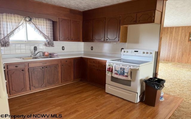 15 Pine Ridge Lane, Fairmont, West Virginia 26554, 1 Bedroom Bedrooms, 5 Rooms Rooms,3 BathroomsBathrooms,Single Family Detached,For Sale,Pine Ridge,10164655