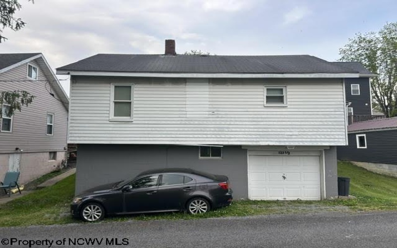122 1/2 Reeves Avenue, Fairmont, West Virginia 26554-4245, 2 Bedrooms Bedrooms, 4 Rooms Rooms,1 BathroomBathrooms,Single Family Detached,For Sale,Reeves,10164665