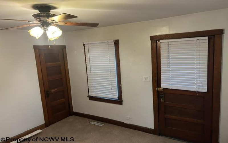 122 1/2 Reeves Avenue, Fairmont, West Virginia 26554-4245, 2 Bedrooms Bedrooms, 4 Rooms Rooms,1 BathroomBathrooms,Single Family Detached,For Sale,Reeves,10164665