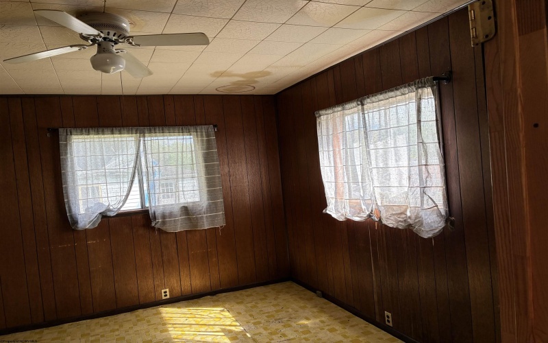 37 Trenton Street, Farmington, West Virginia 26571, 2 Bedrooms Bedrooms, 5 Rooms Rooms,1 BathroomBathrooms,Single Family Detached,For Sale,Trenton,10164684