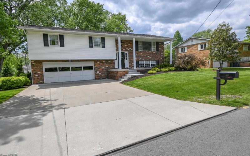 1337 Dogwood Avenue, Morgantown, West Virginia 26505-2307, 4 Bedrooms Bedrooms, 12 Rooms Rooms,3 BathroomsBathrooms,Single Family Detached,For Sale,Dogwood,10164683