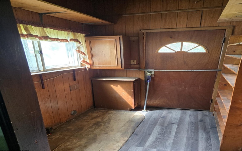 420 8th Avenue, Huntington, West Virginia 25701, 2 Bedrooms Bedrooms, 5 Rooms Rooms,1 BathroomBathrooms,Single Family Detached,For Sale,8th,10164682