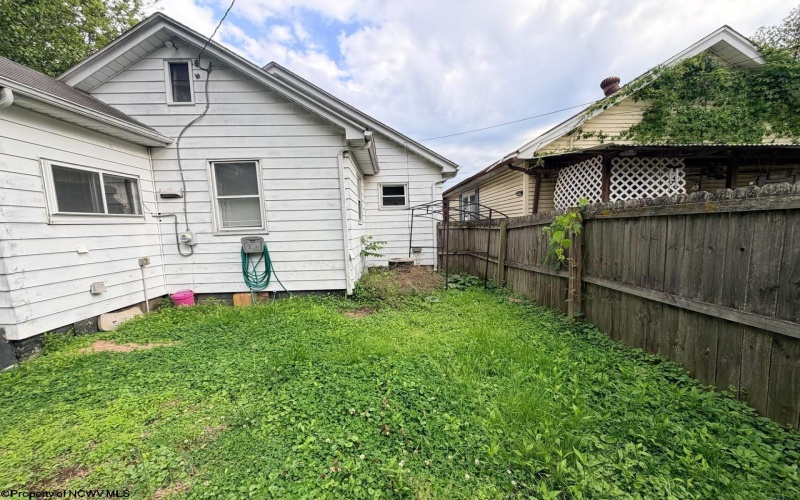 420 8th Avenue, Huntington, West Virginia 25701, 2 Bedrooms Bedrooms, 5 Rooms Rooms,1 BathroomBathrooms,Single Family Detached,For Sale,8th,10164682