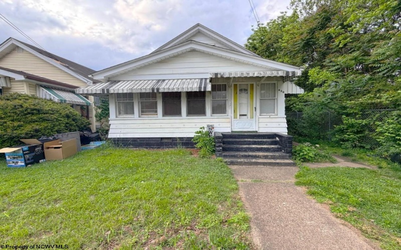 420 8th Avenue, Huntington, West Virginia 25701, 2 Bedrooms Bedrooms, 5 Rooms Rooms,1 BathroomBathrooms,Single Family Detached,For Sale,8th,10164682