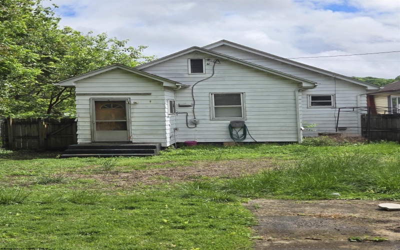 420 8th Avenue, Huntington, West Virginia 25701, 2 Bedrooms Bedrooms, 5 Rooms Rooms,1 BathroomBathrooms,Single Family Detached,For Sale,8th,10164682