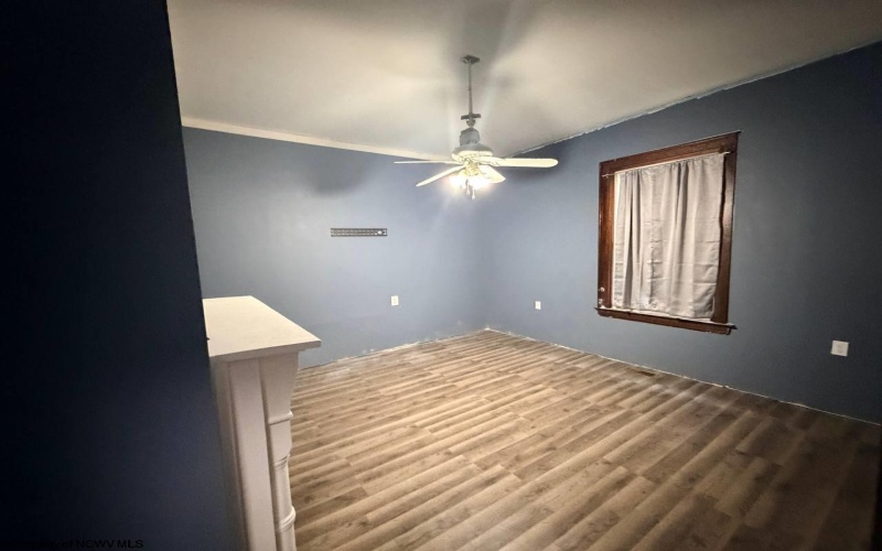420 8th Avenue, Huntington, West Virginia 25701, 2 Bedrooms Bedrooms, 5 Rooms Rooms,1 BathroomBathrooms,Single Family Detached,For Sale,8th,10164682