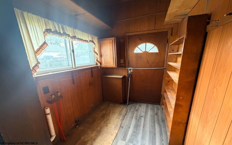 420 8th Avenue, Huntington, West Virginia 25701, 2 Bedrooms Bedrooms, 5 Rooms Rooms,1 BathroomBathrooms,Single Family Detached,For Sale,8th,10164682