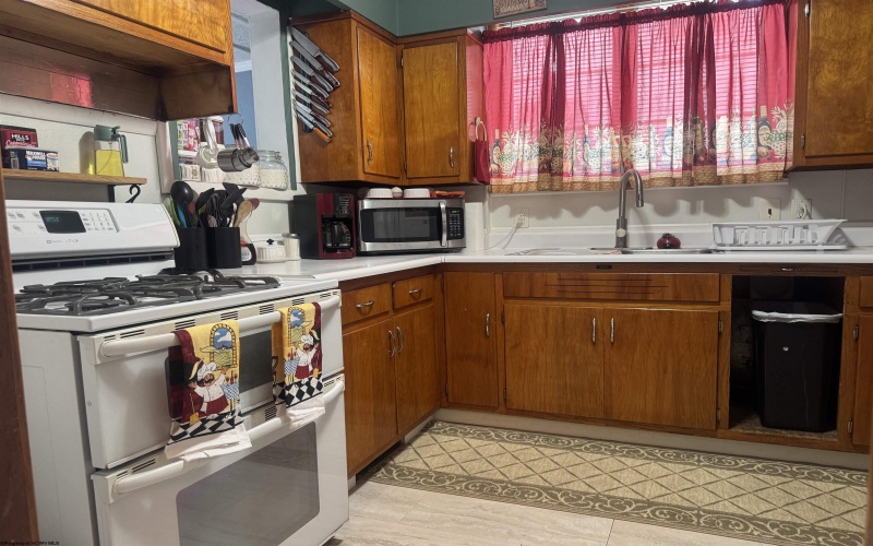 133 Broadway Avenue, Clarksburg, West Virginia 26301, 3 Bedrooms Bedrooms, 6 Rooms Rooms,1 BathroomBathrooms,Single Family Detached,For Sale,Broadway,10164676