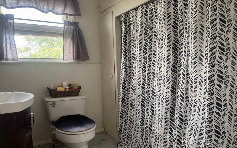 133 Broadway Avenue, Clarksburg, West Virginia 26301, 3 Bedrooms Bedrooms, 6 Rooms Rooms,1 BathroomBathrooms,Single Family Detached,For Sale,Broadway,10164676