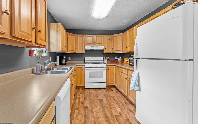 59 Clear Springs Drive, Morgantown, West Virginia 26508, 3 Bedrooms Bedrooms, 7 Rooms Rooms,2 BathroomsBathrooms,Single Family Attached,For Sale,Clear Springs,10164697