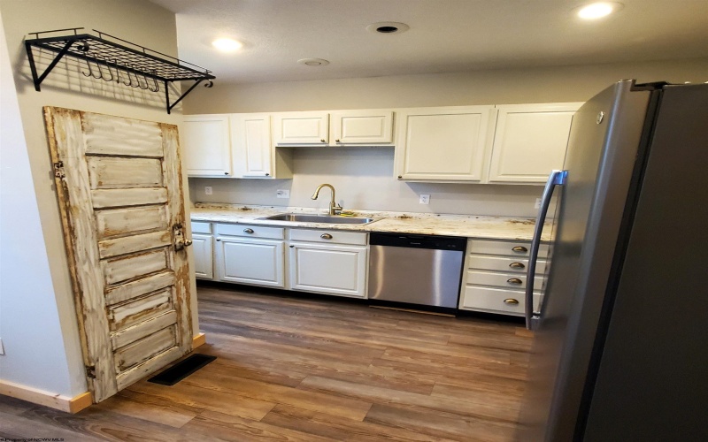 206 1st Street, Elkins, West Virginia 26241, 2 Bedrooms Bedrooms, 6 Rooms Rooms,1 BathroomBathrooms,Single Family Detached,For Sale,1st,10164711