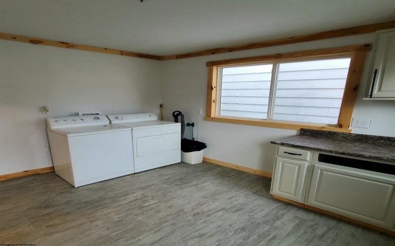 206 1st Street, Elkins, West Virginia 26241, 2 Bedrooms Bedrooms, 6 Rooms Rooms,1 BathroomBathrooms,Single Family Detached,For Sale,1st,10164711