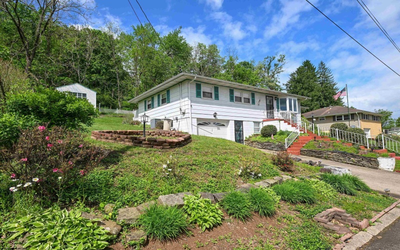 109 Rebrook Street, Clarksburg, West Virginia 26301, 3 Bedrooms Bedrooms, 5 Rooms Rooms,1 BathroomBathrooms,Single Family Detached,For Sale,Rebrook,10164708