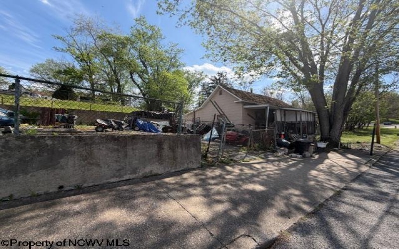120 Robinson Street, Fairmont, West Virginia 26554, 2 Bedrooms Bedrooms, 4 Rooms Rooms,1 BathroomBathrooms,Single Family Detached,For Sale,Robinson,10164690