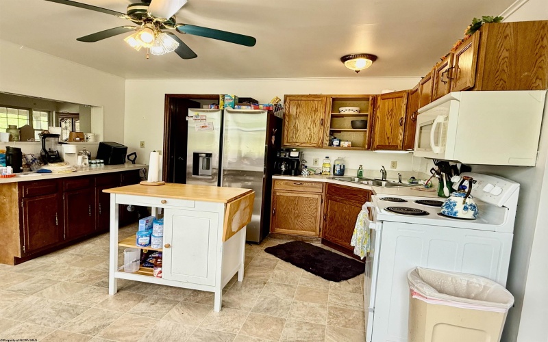 669 Hill Road, Grafton, West Virginia 26354, 2 Bedrooms Bedrooms, 5 Rooms Rooms,2 BathroomsBathrooms,Single Family Detached,For Sale,Hill,10164702