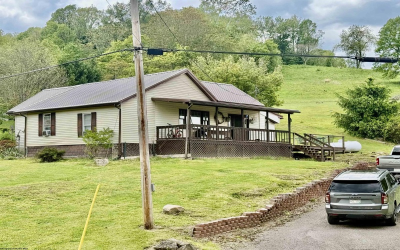 669 Hill Road, Grafton, West Virginia 26354, 2 Bedrooms Bedrooms, 5 Rooms Rooms,2 BathroomsBathrooms,Single Family Detached,For Sale,Hill,10164702