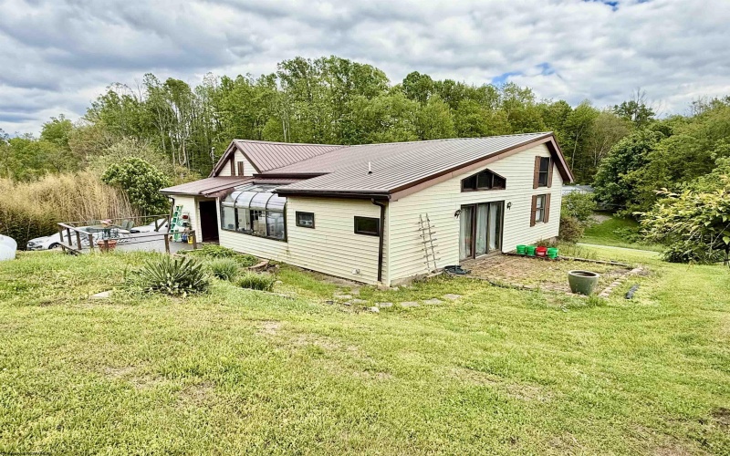 669 Hill Road, Grafton, West Virginia 26354, 2 Bedrooms Bedrooms, 5 Rooms Rooms,2 BathroomsBathrooms,Single Family Detached,For Sale,Hill,10164702