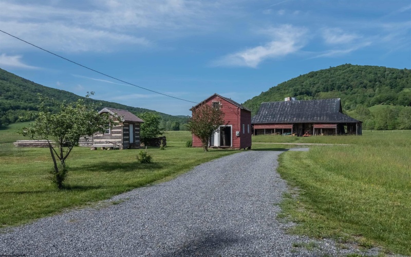 187 Leonard Lane, Franklin, West Virginia 26807-7044, 3 Bedrooms Bedrooms, 9 Rooms Rooms,2 BathroomsBathrooms,Single Family Detached,For Sale,Leonard,10164698