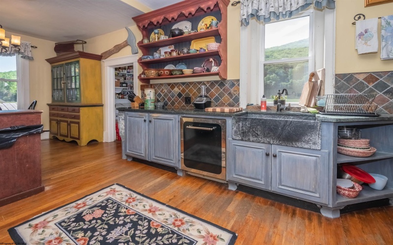 187 Leonard Lane, Franklin, West Virginia 26807-7044, 3 Bedrooms Bedrooms, 9 Rooms Rooms,2 BathroomsBathrooms,Single Family Detached,For Sale,Leonard,10164698