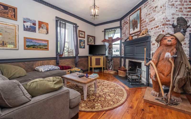 187 Leonard Lane, Franklin, West Virginia 26807-7044, 3 Bedrooms Bedrooms, 9 Rooms Rooms,2 BathroomsBathrooms,Single Family Detached,For Sale,Leonard,10164698