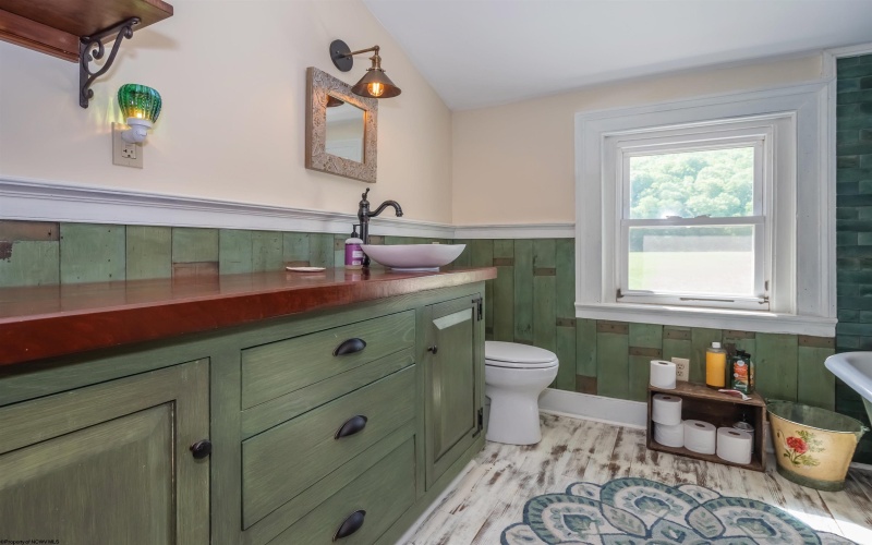 187 Leonard Lane, Franklin, West Virginia 26807-7044, 3 Bedrooms Bedrooms, 9 Rooms Rooms,2 BathroomsBathrooms,Single Family Detached,For Sale,Leonard,10164698
