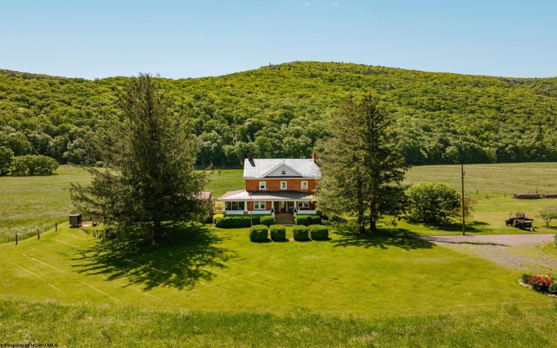 187 Leonard Lane, Franklin, West Virginia 26807-7044, 3 Bedrooms Bedrooms, 9 Rooms Rooms,2 BathroomsBathrooms,Single Family Detached,For Sale,Leonard,10164698
