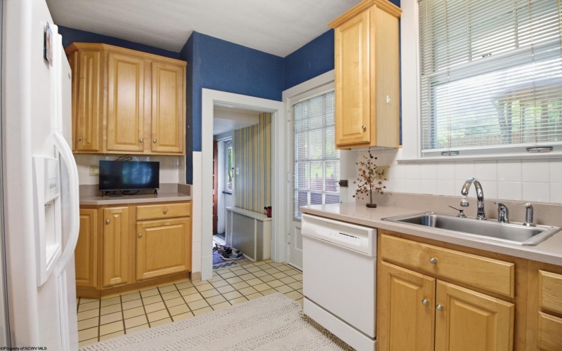 5 Woodside Drive, Fairmont, West Virginia 26554, 4 Bedrooms Bedrooms, 8 Rooms Rooms,2 BathroomsBathrooms,Single Family Detached,For Sale,Woodside,10164701