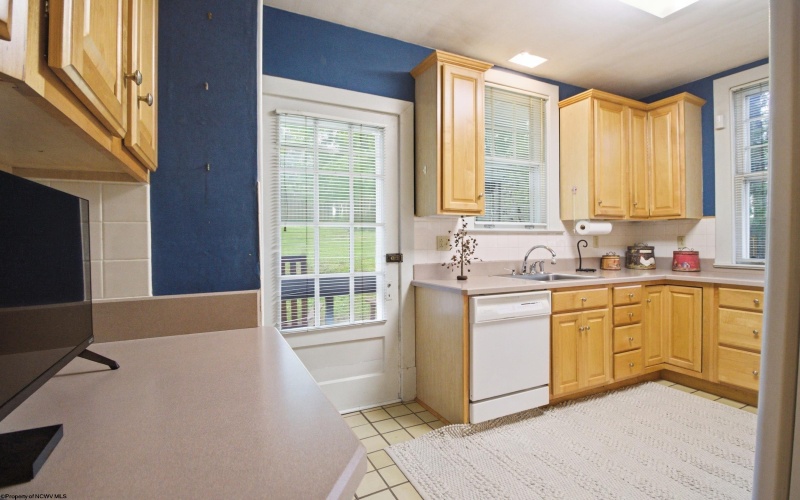 5 Woodside Drive, Fairmont, West Virginia 26554, 4 Bedrooms Bedrooms, 8 Rooms Rooms,2 BathroomsBathrooms,Single Family Detached,For Sale,Woodside,10164701